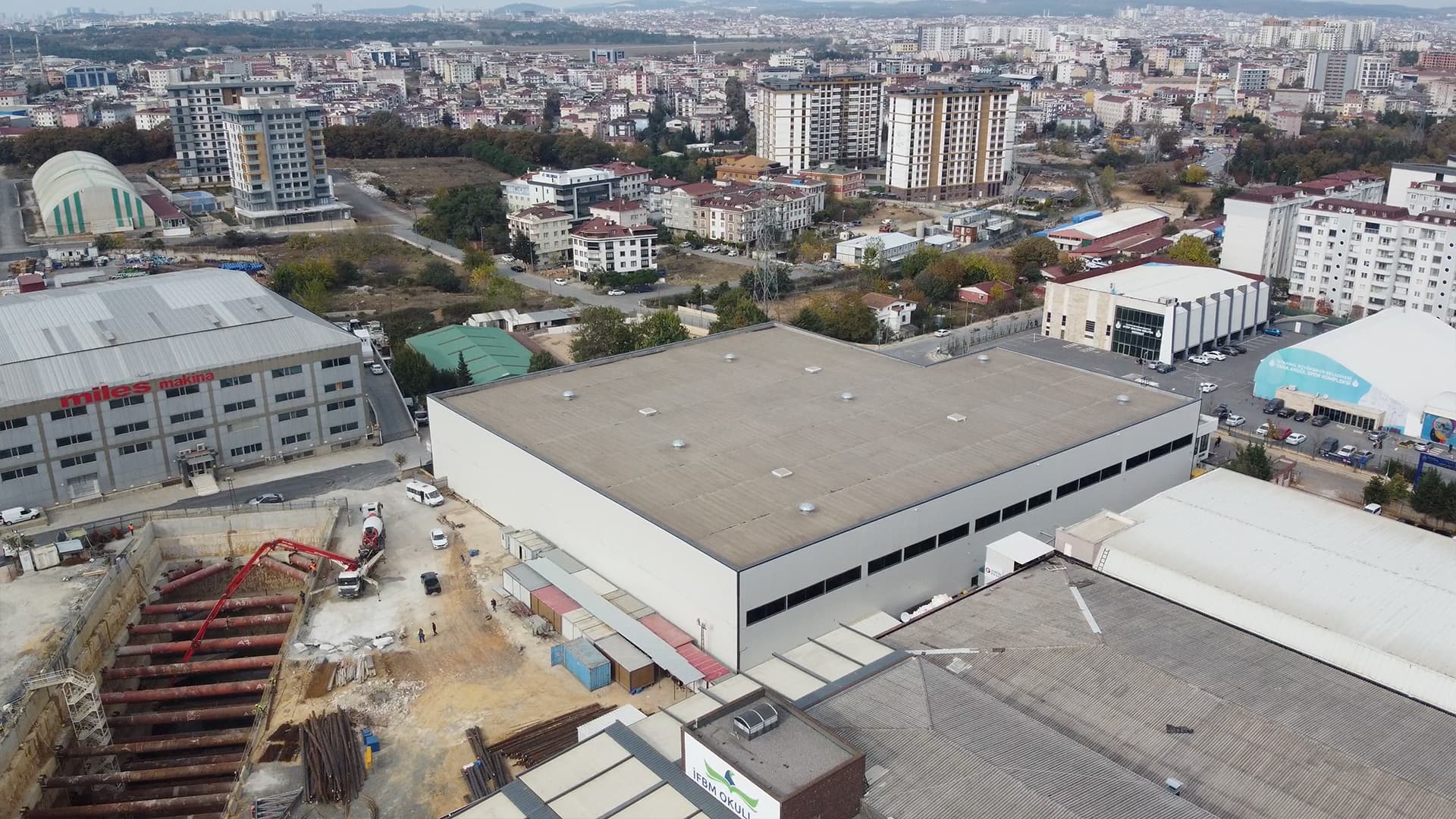 Devam eden inşaat yapı iskeleti